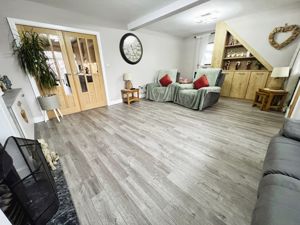 Lounge- click for photo gallery
